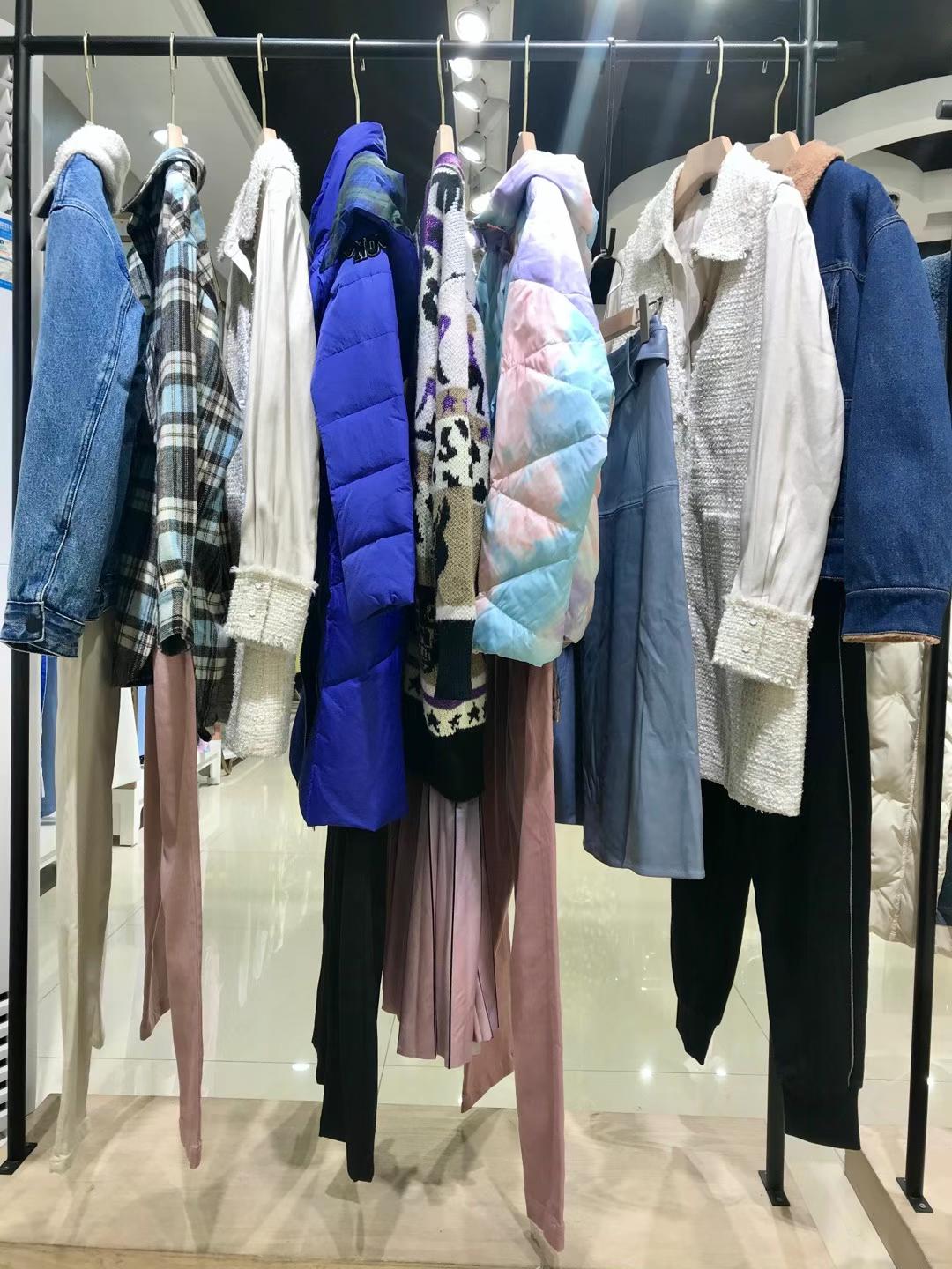 【蔓諾蒂】輕奢時(shí)尚休閑品牌品牌折扣女裝專(zhuān)柜撤柜走份批發(fā)貨源