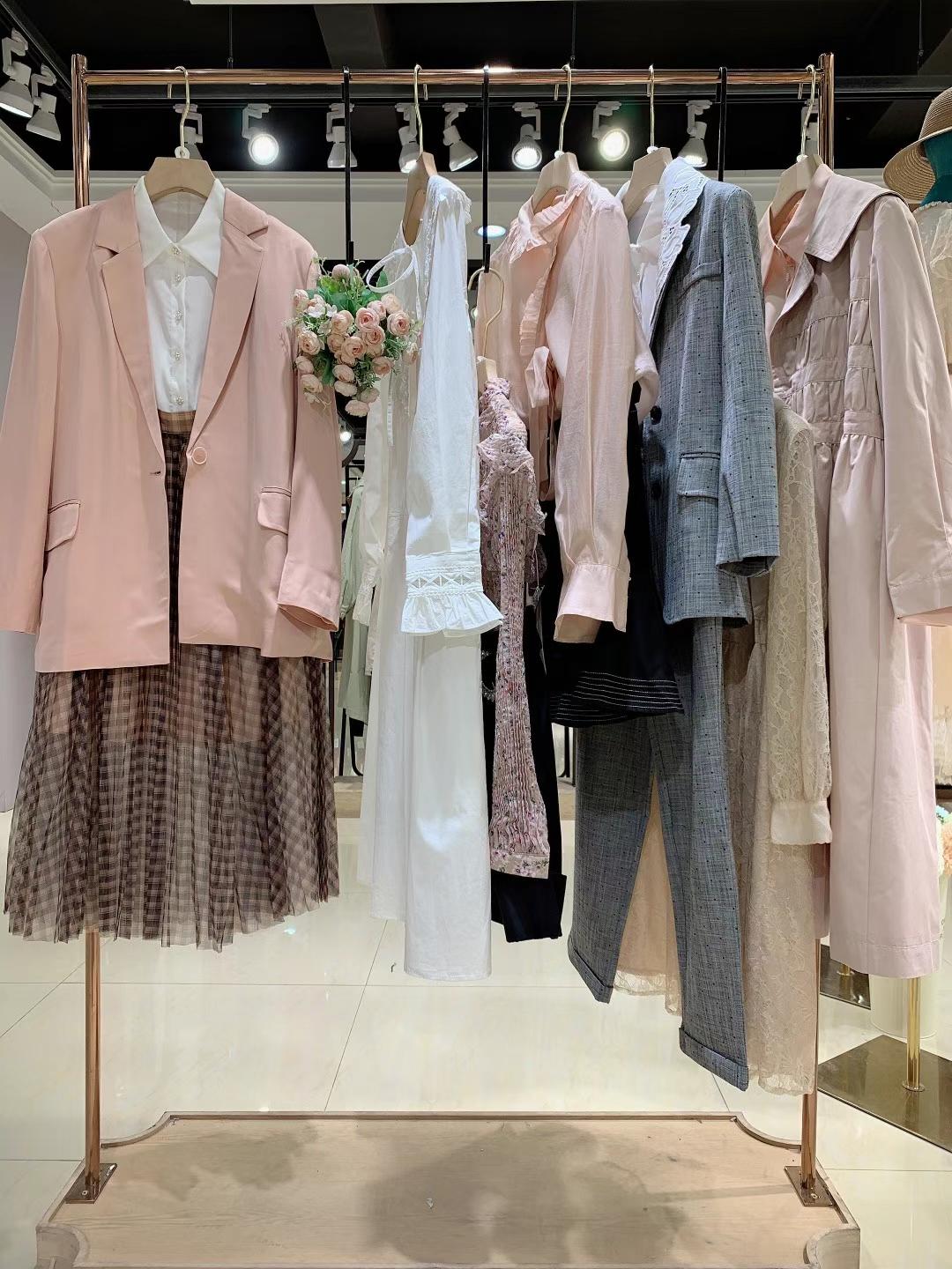 【芭依璐】22夏森系時尚品牌女裝庫存尾貨一手貨源 品牌女裝折扣批發(fā)供應商價格