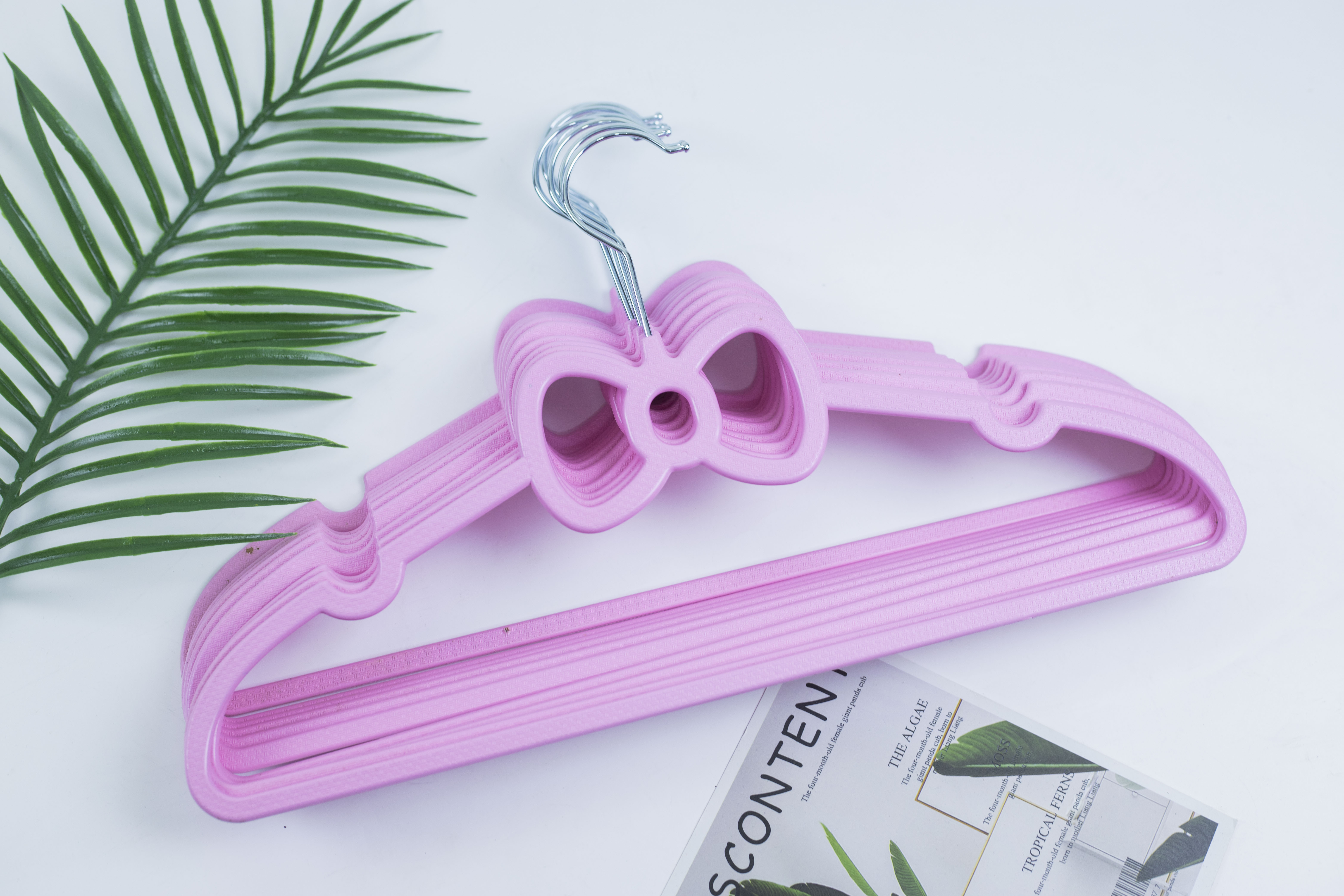 少女心粉色蝴蝶結(jié)衣架廠家定制、塑料多功能家用衣架褲架、防滑無痕蝴蝶結(jié)衣架