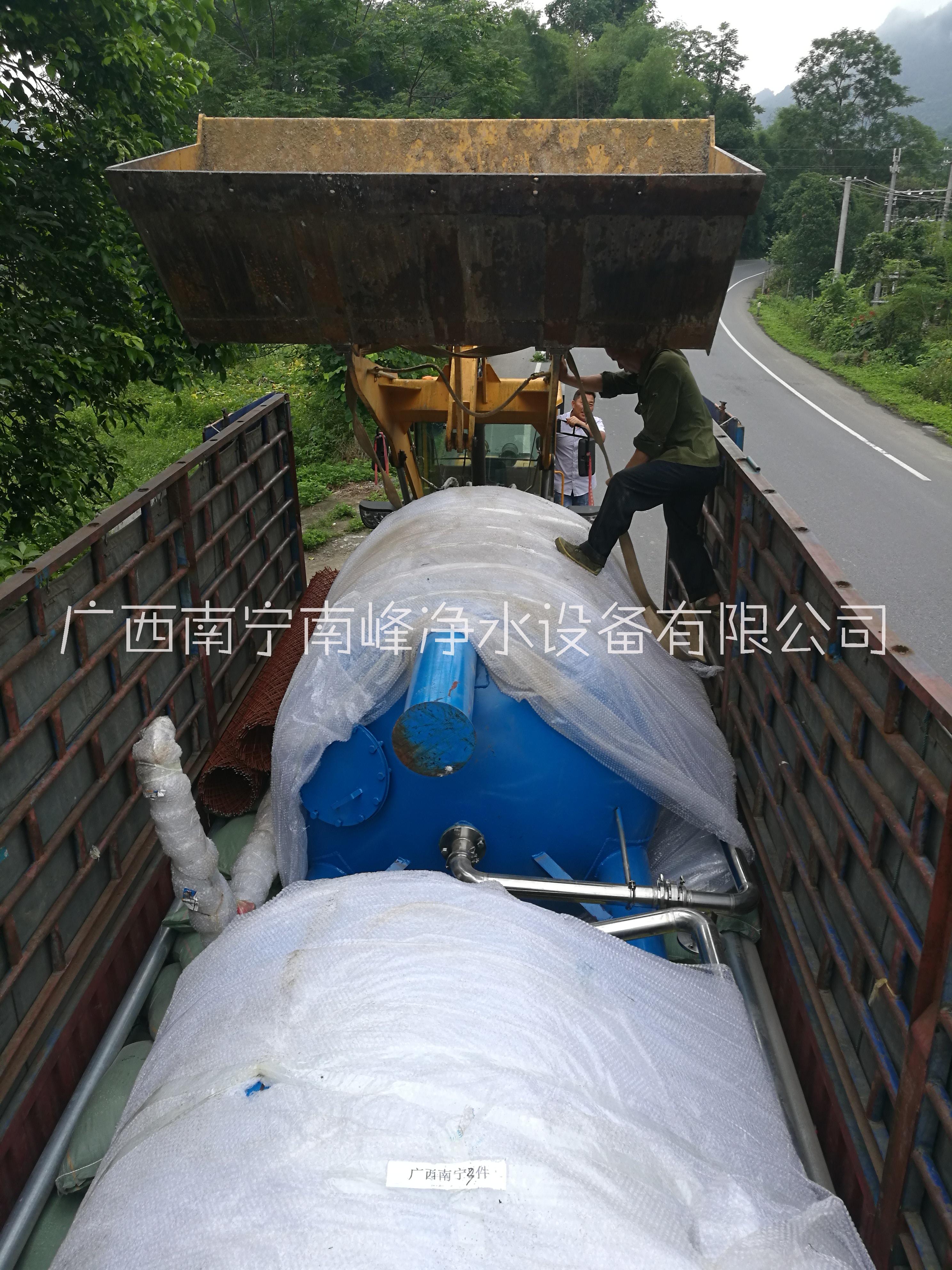 南寧雙罐凈水器-南寧組合式凈水器-南寧壓力式組合過濾器-南寧雙柱凈水器-南寧碳鋼機(jī)械過濾器