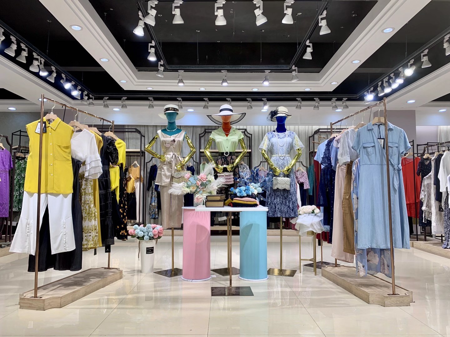 廣州知 名品牌西娜維思22夏品牌女裝折扣店貨源批發(fā)