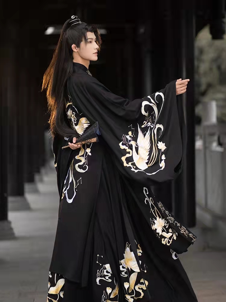 長(zhǎng)短禮服、古典服、儀仗隊(duì)服、太極