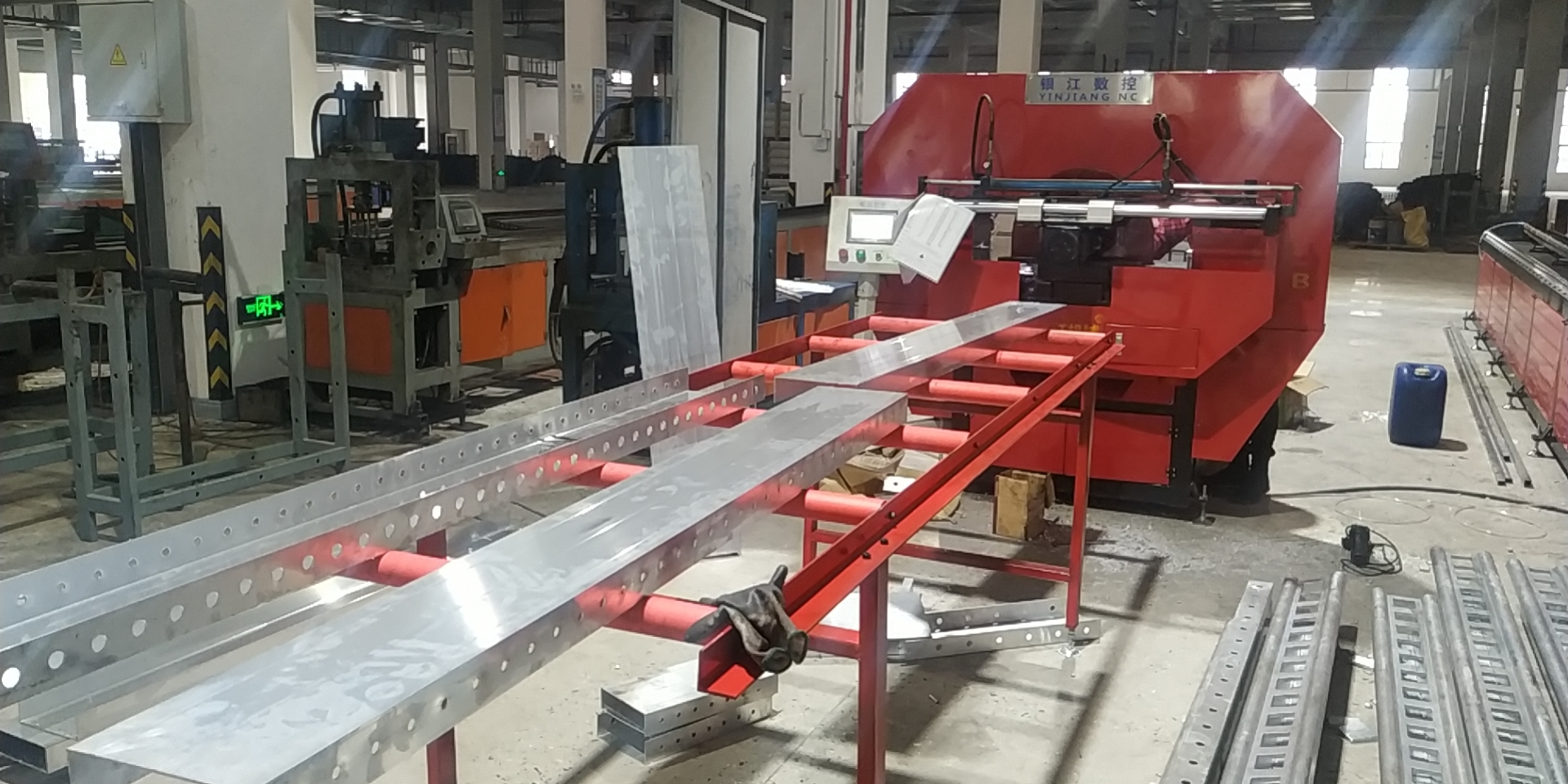 鋁爬架鋁導(dǎo)軌沖孔機(jī)供應(yīng)廠商 鋁爬架鋁導(dǎo)軌沖孔機(jī)價(jià)格 鋁爬架鋁導(dǎo)軌沖孔機(jī)報(bào)價(jià)【佛山市銀江機(jī)械設(shè)備有限公司銷售部】