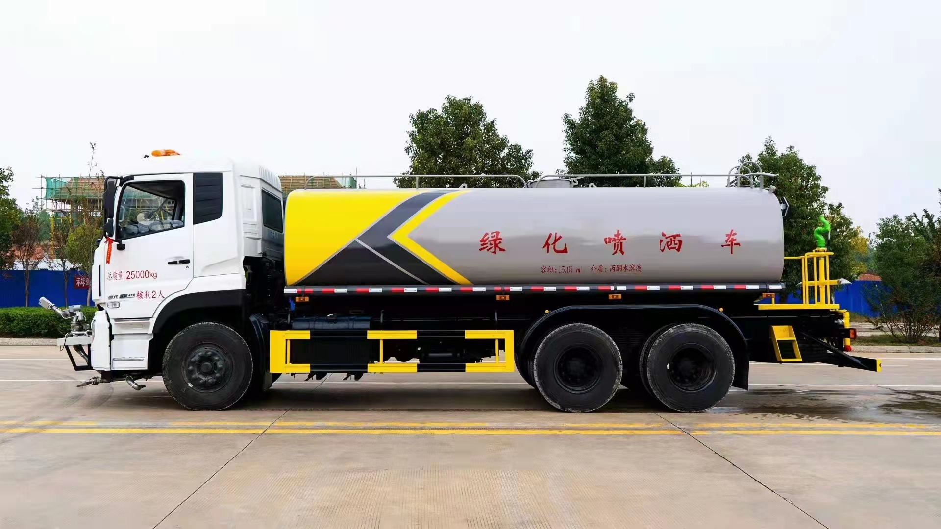 灑水車  20方灑水車  國(guó)六東風(fēng)后雙橋20方灑水車現(xiàn)車出售  包送車可分期