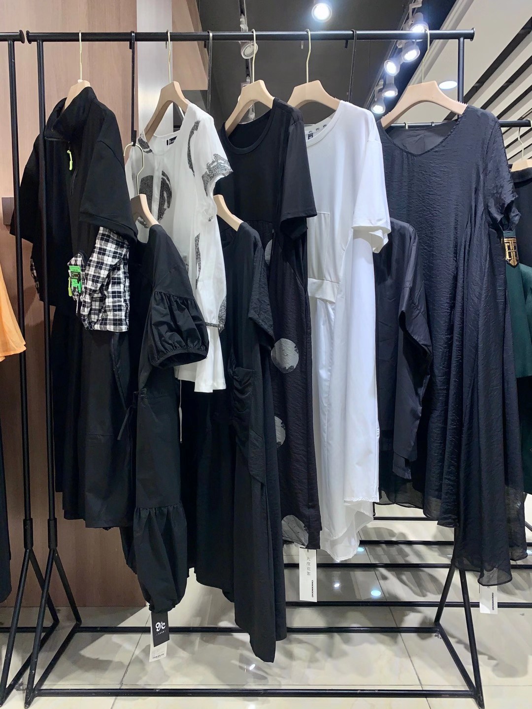 杭州知 名女裝九度2022 夏品牌女裝商場撤柜尾貨批發(fā)