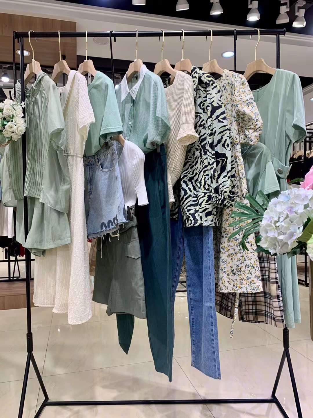 杭州品牌尤西子2022夏品牌女裝撤柜下架尾貨直播貨源 女裝尾貨批發(fā) 品牌折扣女裝