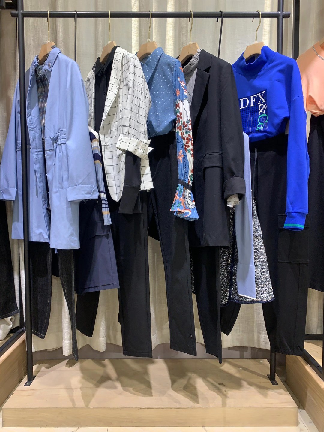 高端 品牌 蒂梵茜 2022輕奢大  牌品牌女裝折扣尾貨貨源批發(fā)