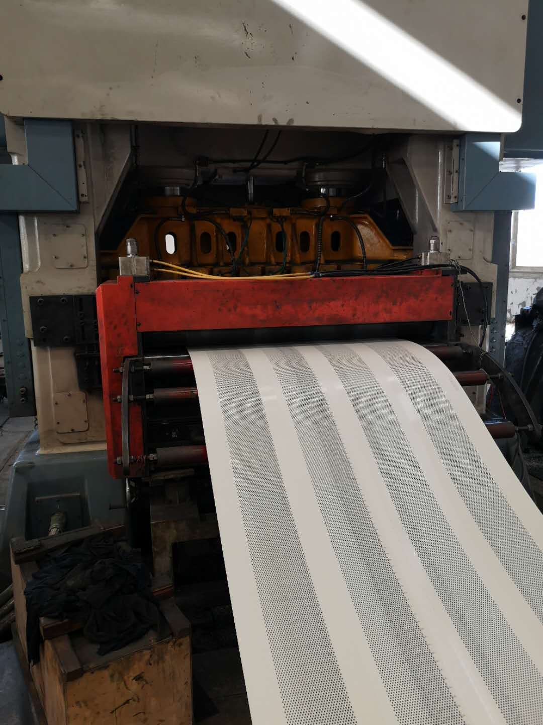 天津沖孔板加工廠家_報(bào)價(jià)_哪家便宜_銷售熱線【天津勝博興業(yè)建材科技有限公司】