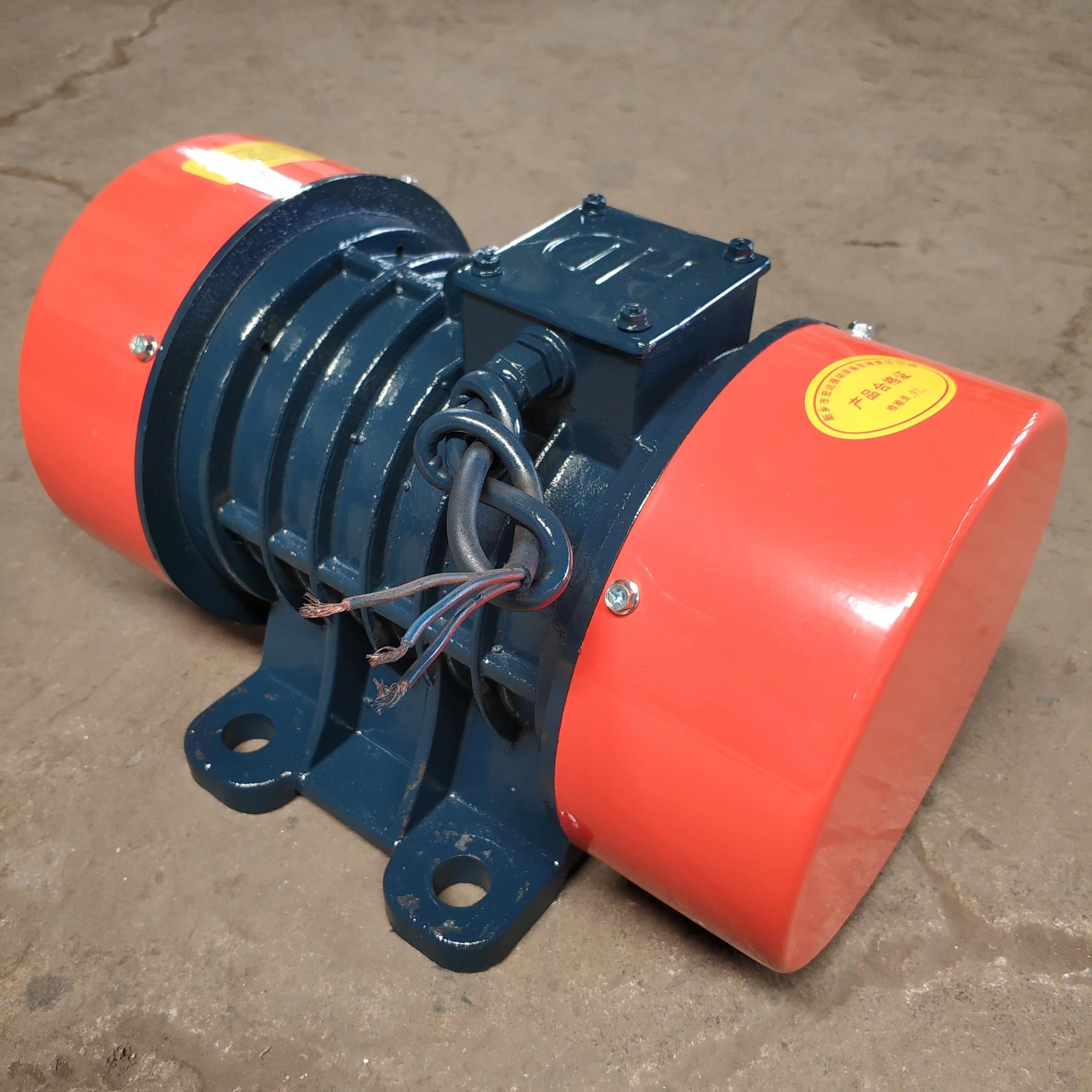 輕型振動(dòng)電機(jī)YZS-15-4 0.75KW激振力可調(diào) 宏達(dá)振動(dòng)電機(jī)YZS-15-4