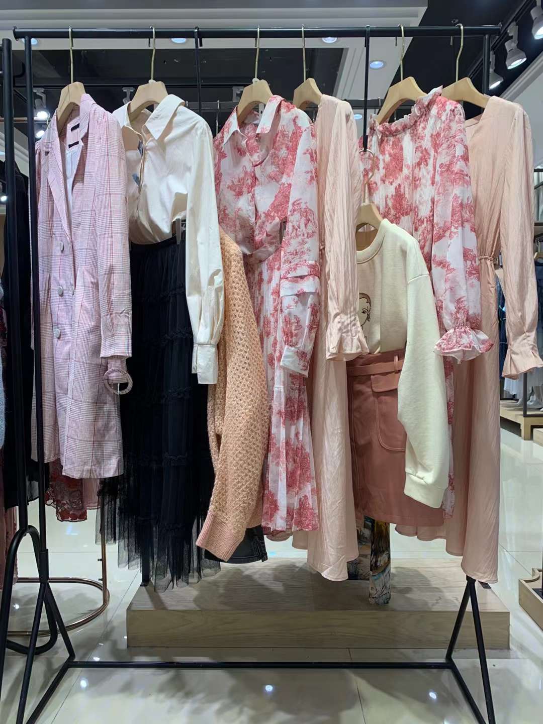 【MCC】2022秋上海萬(wàn)達(dá)專柜撤柜女裝尾貨貨源批發(fā) 直播品牌折扣女裝批發(fā)