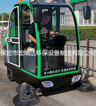 電動(dòng)清掃車(chē)，駕駛式電動(dòng)掃地車(chē)廠(chǎng)家