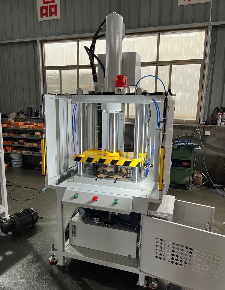 鋁制品油壓切邊機(jī) 鑫臺(tái)銘四柱油壓沖邊機(jī) 壓鑄件精切油壓機(jī)