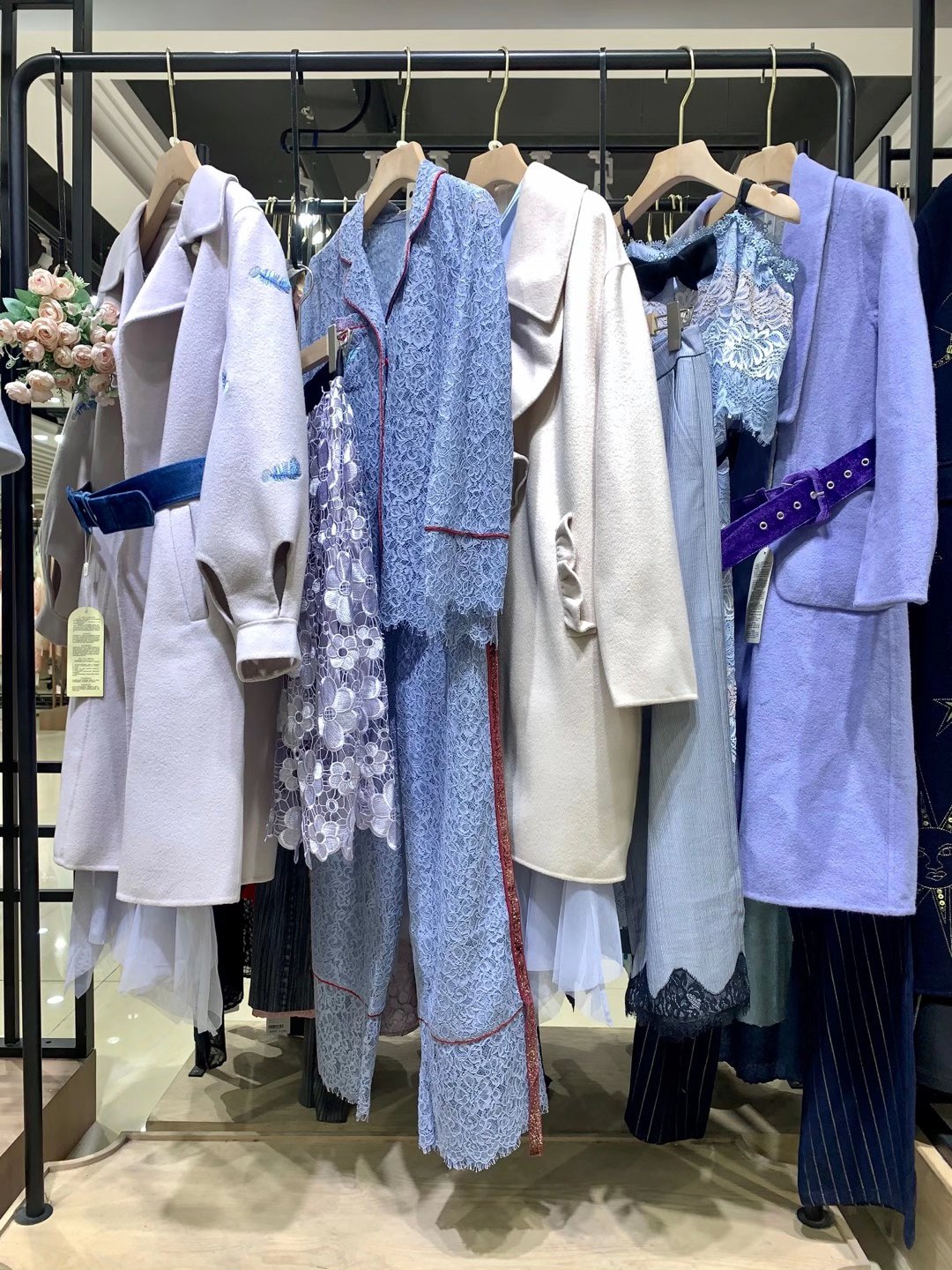 專柜下架品牌迪驪2022四季品牌折扣女裝尾貨一手貨源批發(fā)市場(chǎng)
