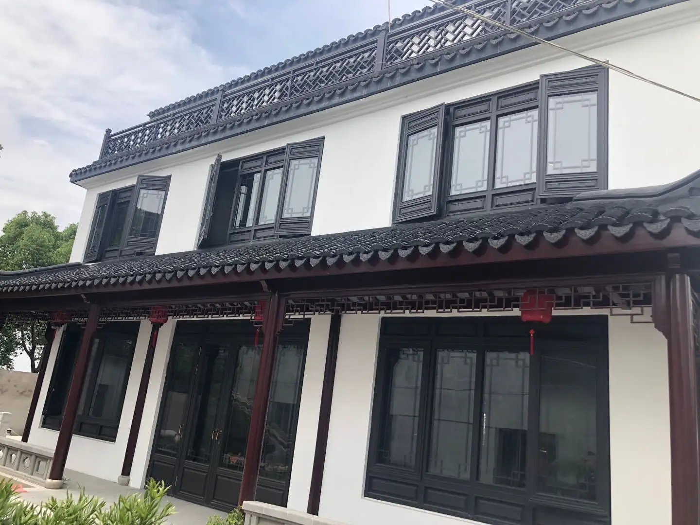 宅韻廠家生產(chǎn)仿古窗鋁合金格條木紋中式臥室客廳庭院花園陽臺落地窗