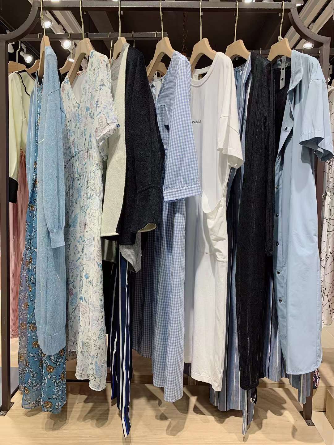 杭州知 名品牌 瑪塞莉2022四季款品牌女裝折扣尾貨批發(fā)供應(yīng)市場