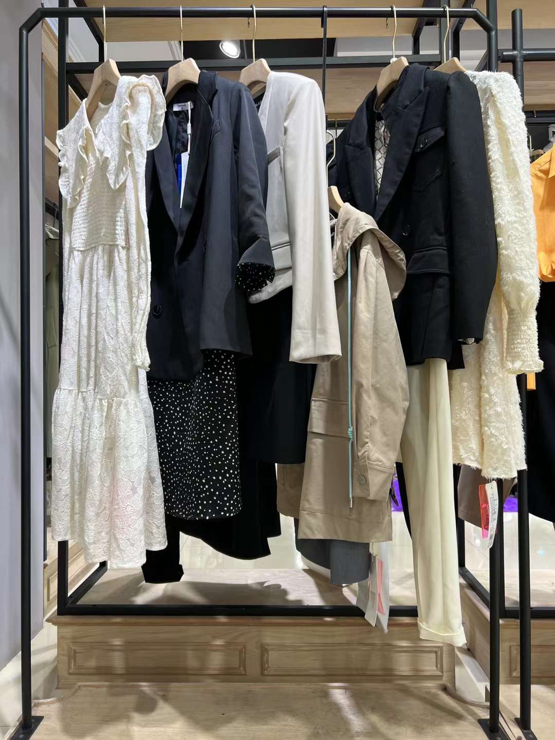 國(guó)內(nèi)知 名品牌寶貝瑪麗2022品牌折扣女裝尾貨實(shí)體店進(jìn)貨渠道