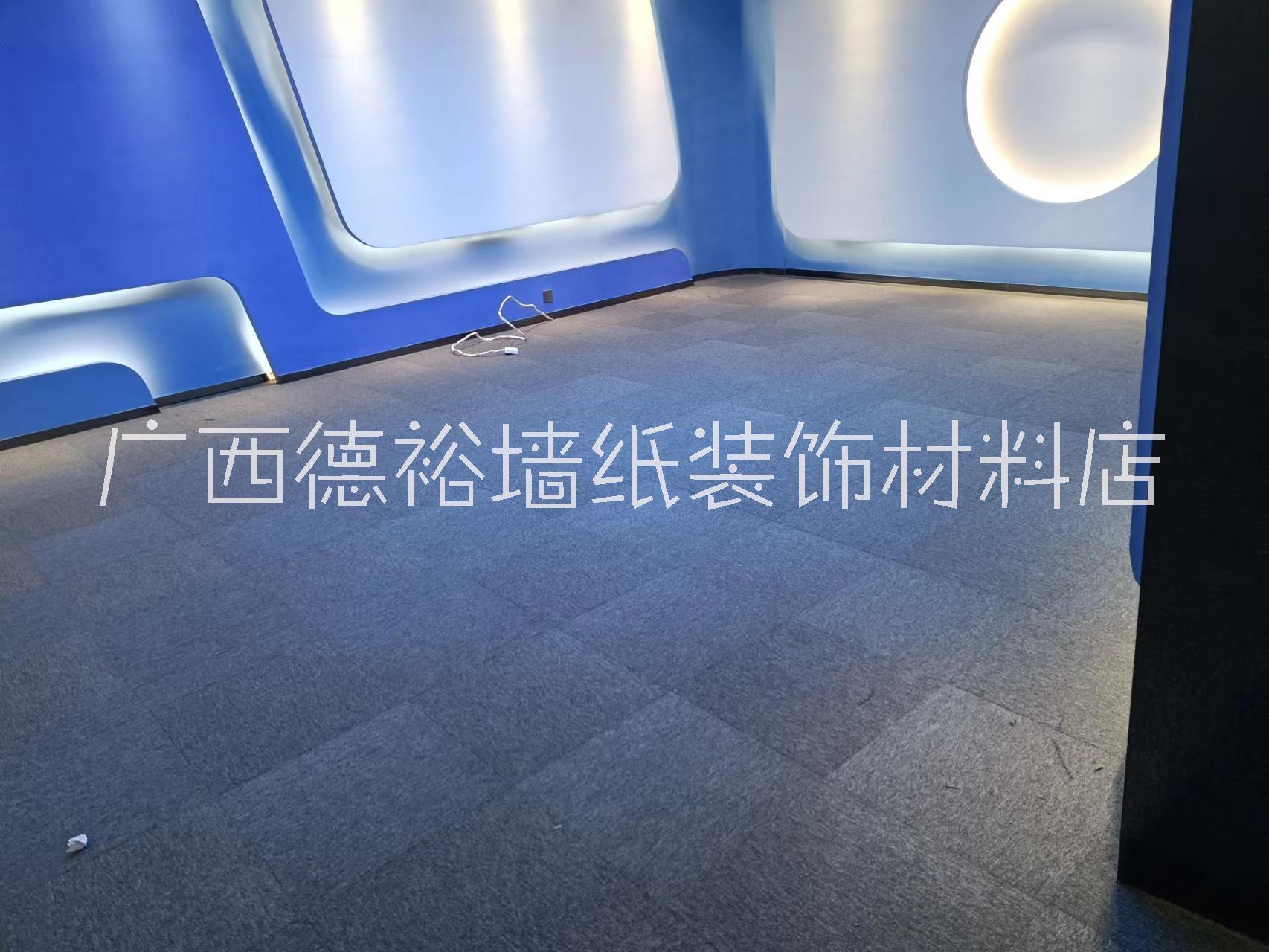南寧地毯現(xiàn)貨供應(yīng)、草皮地毯批發(fā)、南寧地板膠供應(yīng)、地毯施工安裝