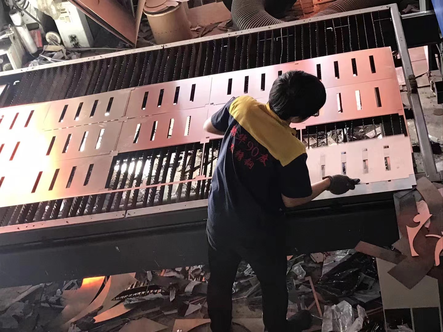 上海鏤空鋁板加工定制廠商，鋁單板批發(fā)廠家