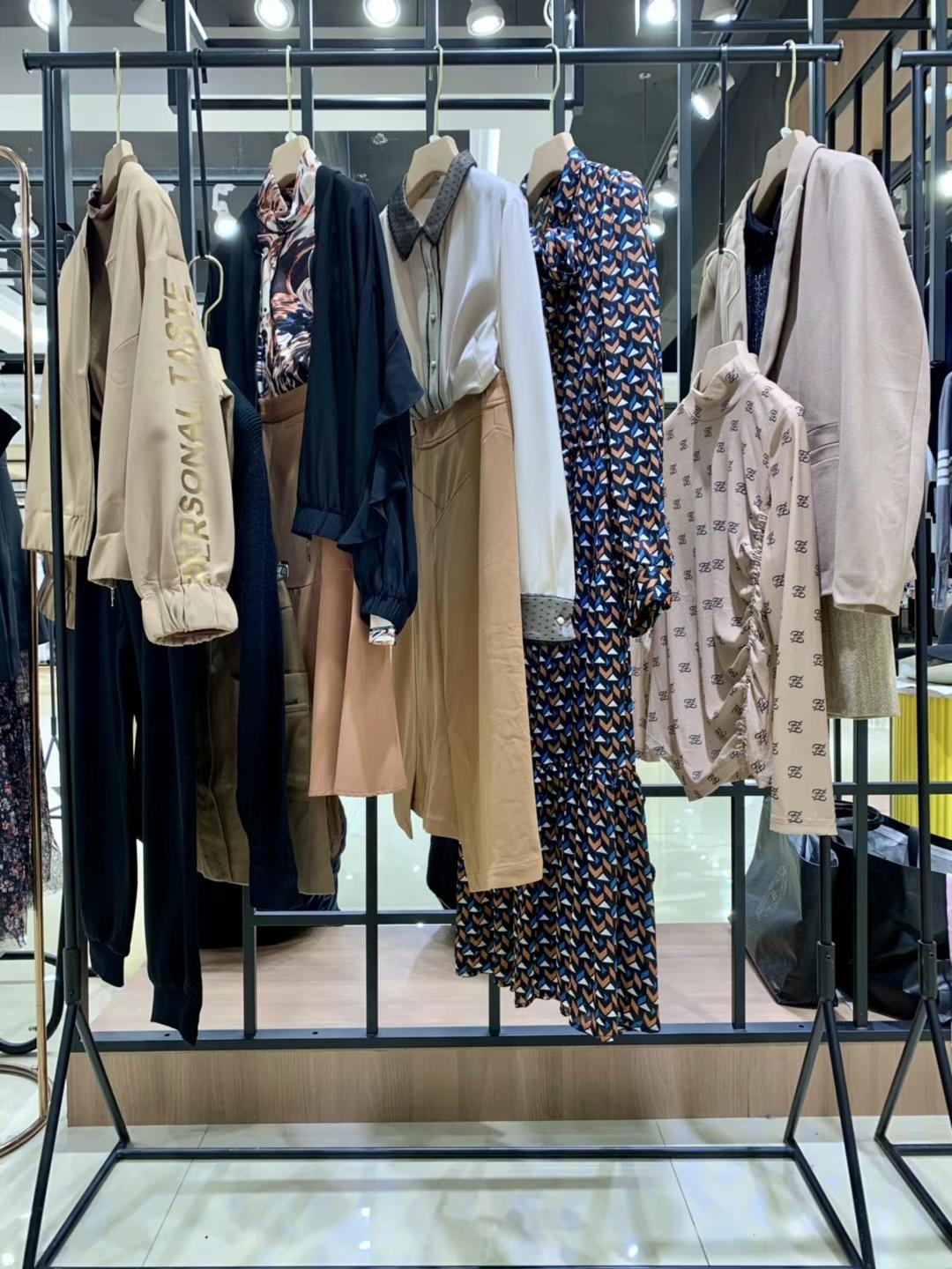 杭州知 名女裝 璟逸2022時尚女裝折扣尾貨貨源清倉批發(fā)