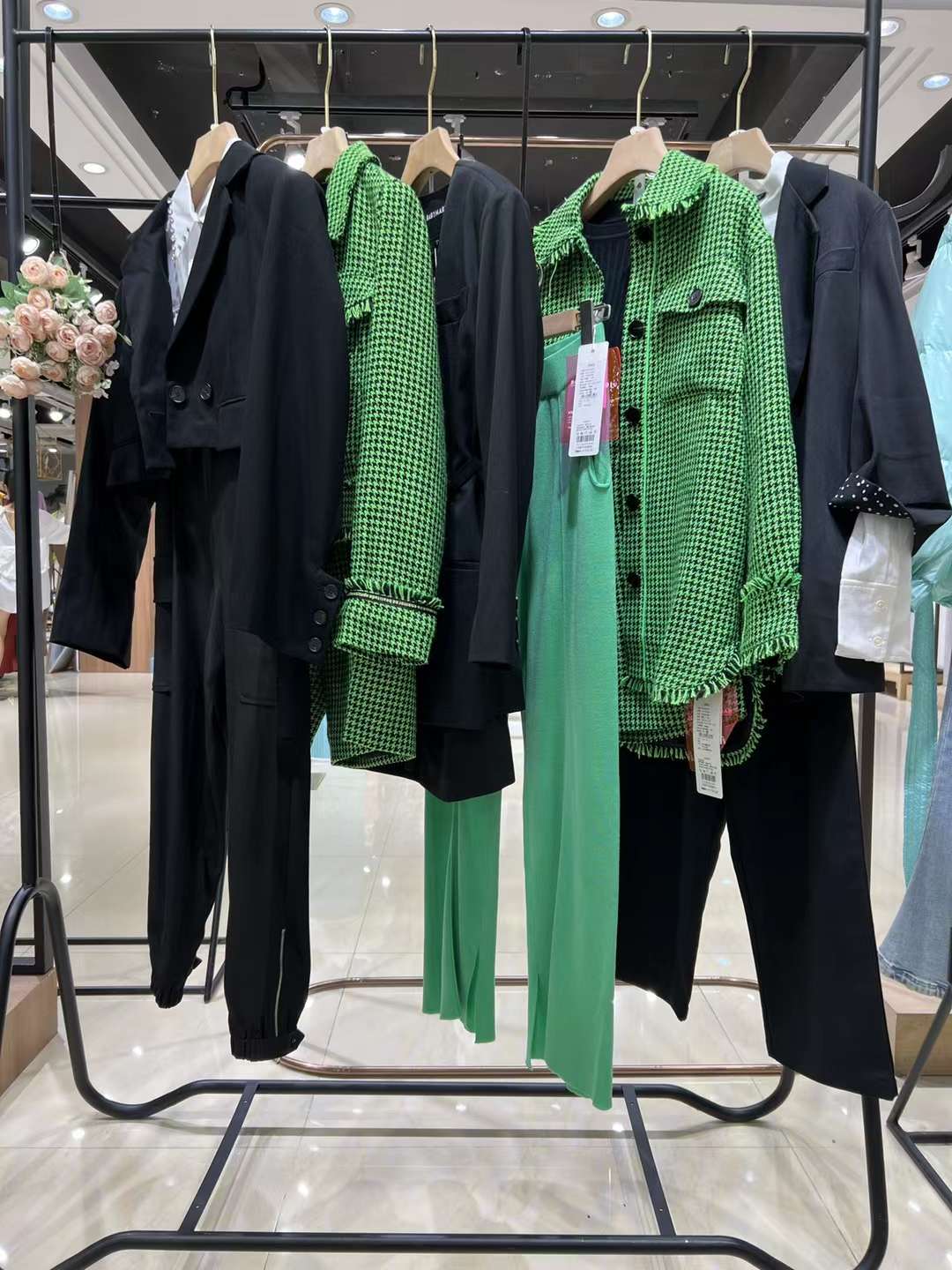 知 名品牌 寶貝瑪麗2022撤柜女裝直播間貨源尾貨清倉特賣場(chǎng)
