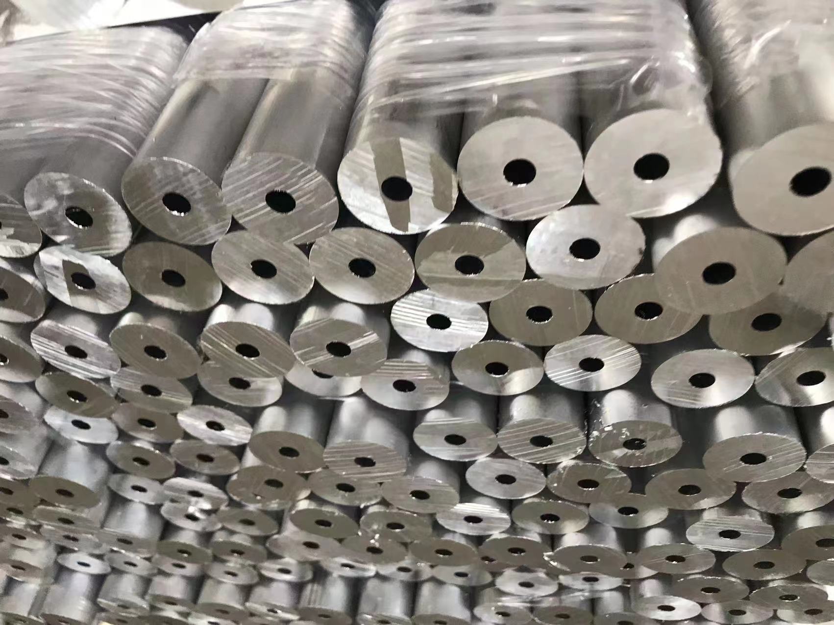6063鋁管 鋁合金管滬鋁鋁業(yè)鋁方管 鋁棒鋁排 鋁型材定制異型鋁材