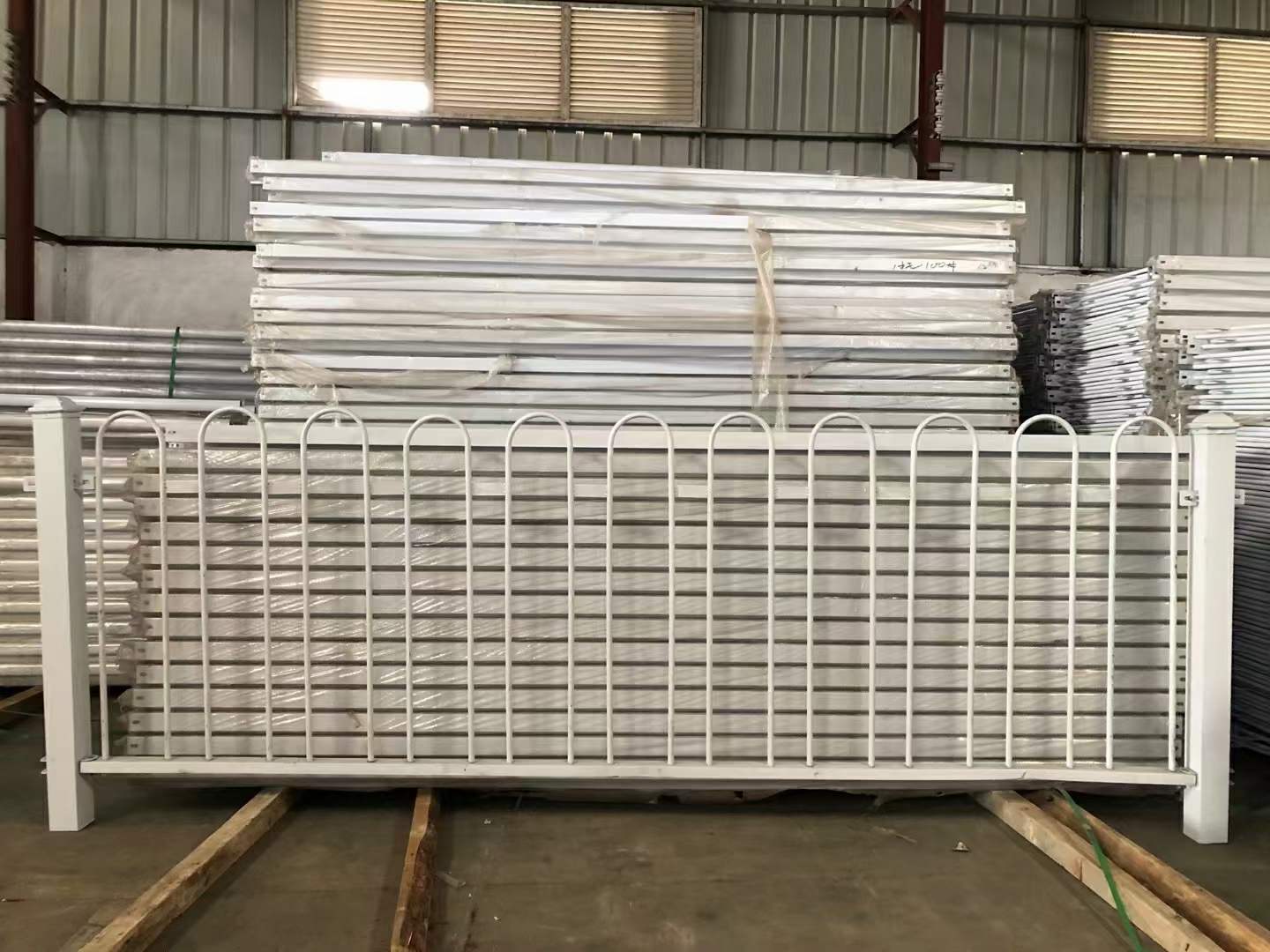 廣州市京式護(hù)欄城市道路隔離護(hù)欄交通公路護(hù)欄現(xiàn)貨實(shí)惠