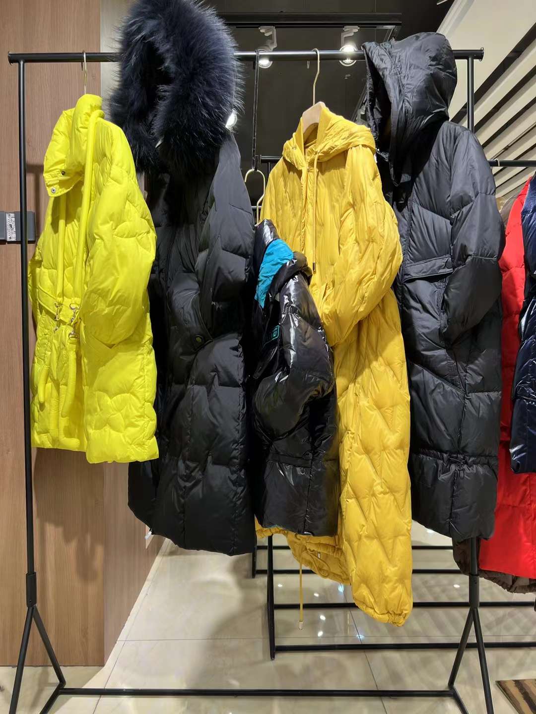 品牌羽芮.捷克鵝絨服2022冬快手直播間服裝尾貨貨源批發(fā)供應(yīng)鏈