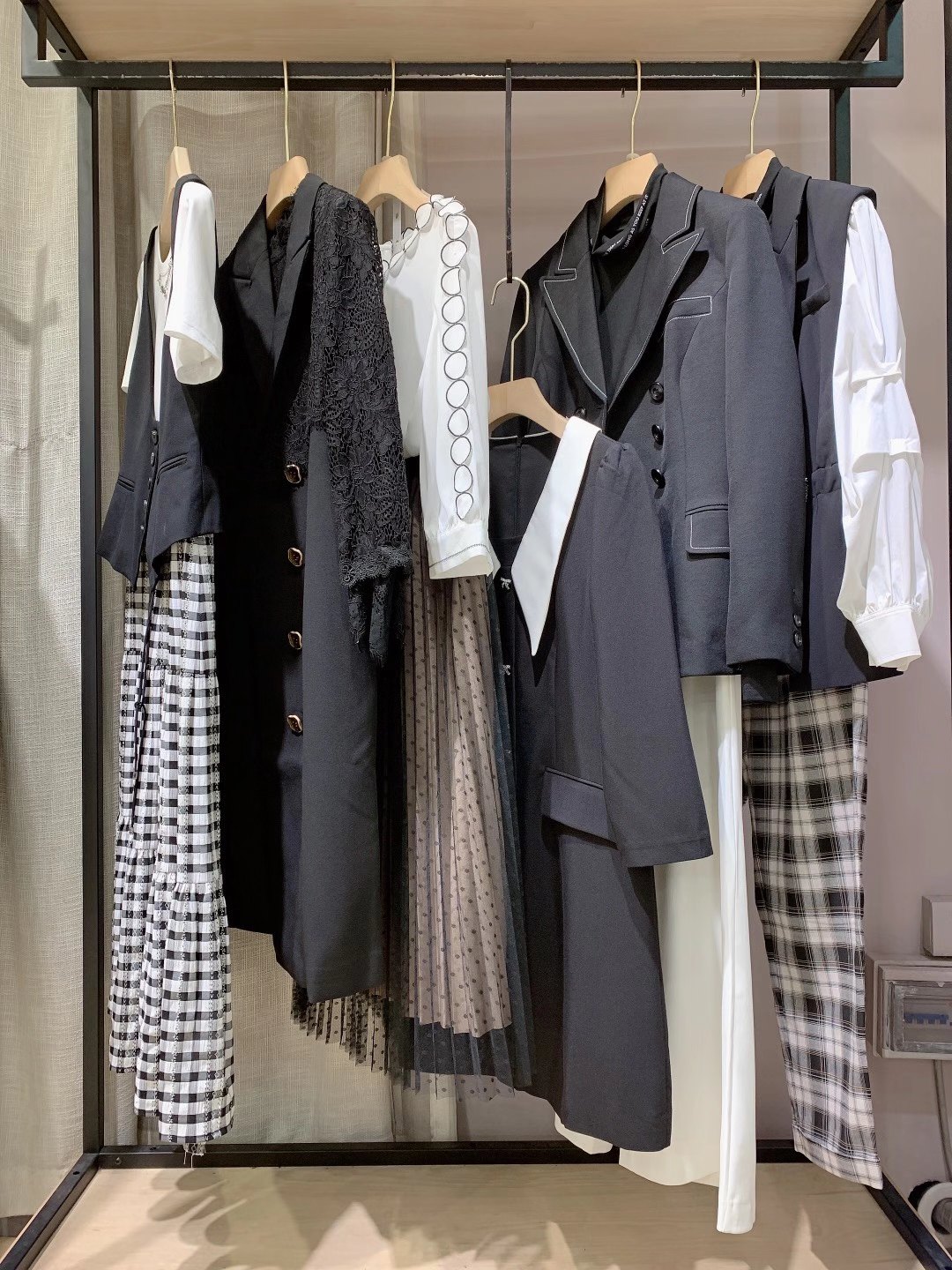 撤柜女裝品牌 珞娜2022秋品牌折扣女裝尾貨庫存進(jìn)貨批發(fā)市場