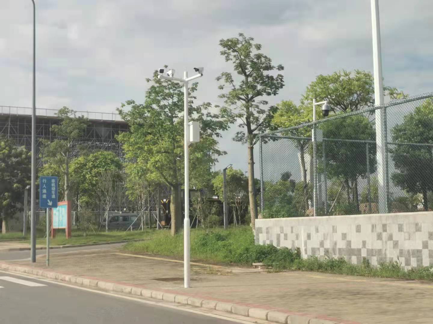室外防水立桿生產(chǎn)廠家-廠家定制-加工多少錢 安氏寶 L型形交通桿廠家 太陽能監(jiān)控立桿生產(chǎn)廠家