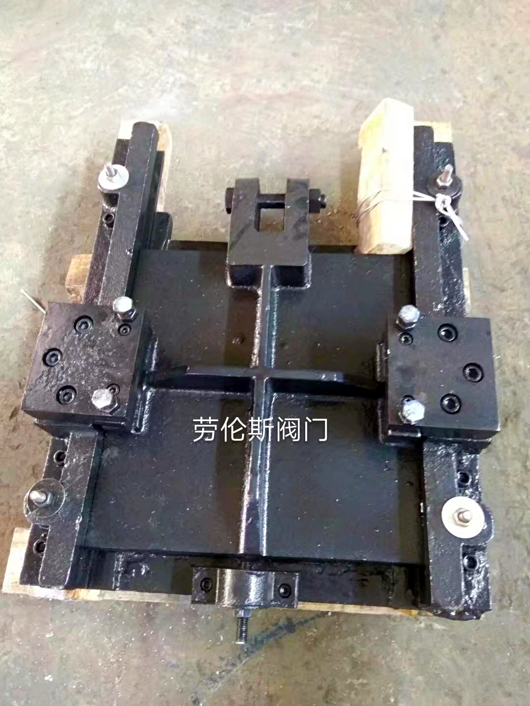 鑄鐵鑲銅方閘門批發(fā)價(jià)格  鑄鐵鑲銅方閘門多少錢