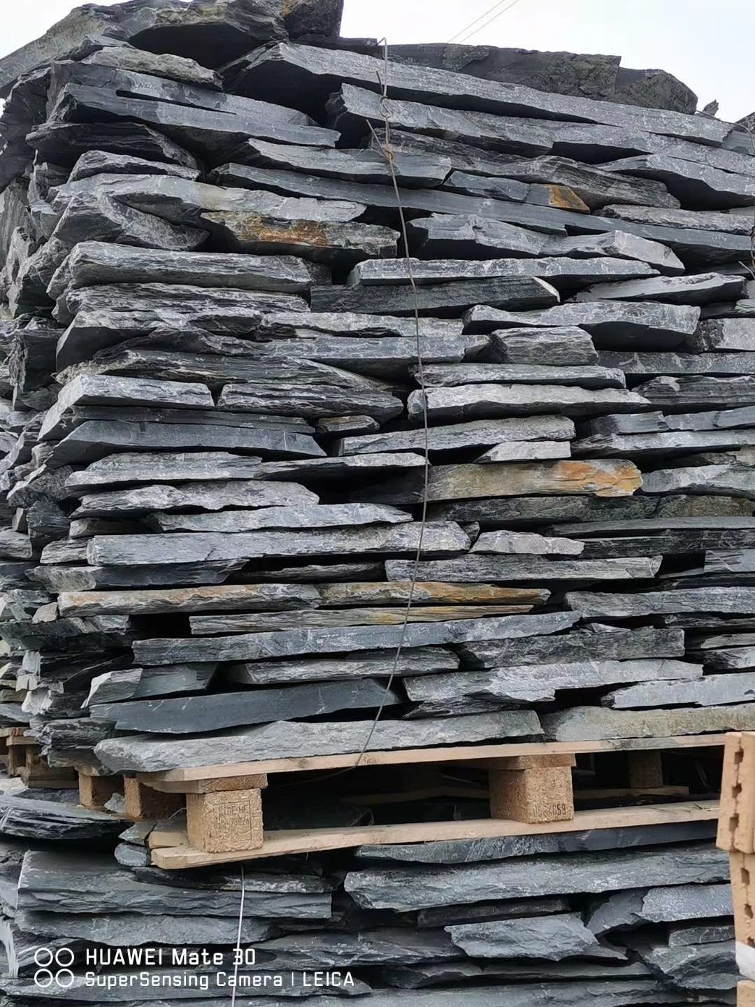 長(zhǎng)沙青石板汀步石銹石亂形青石板膠粘青石板批發(fā)不規(guī)則青石板踏步石草坪青石板