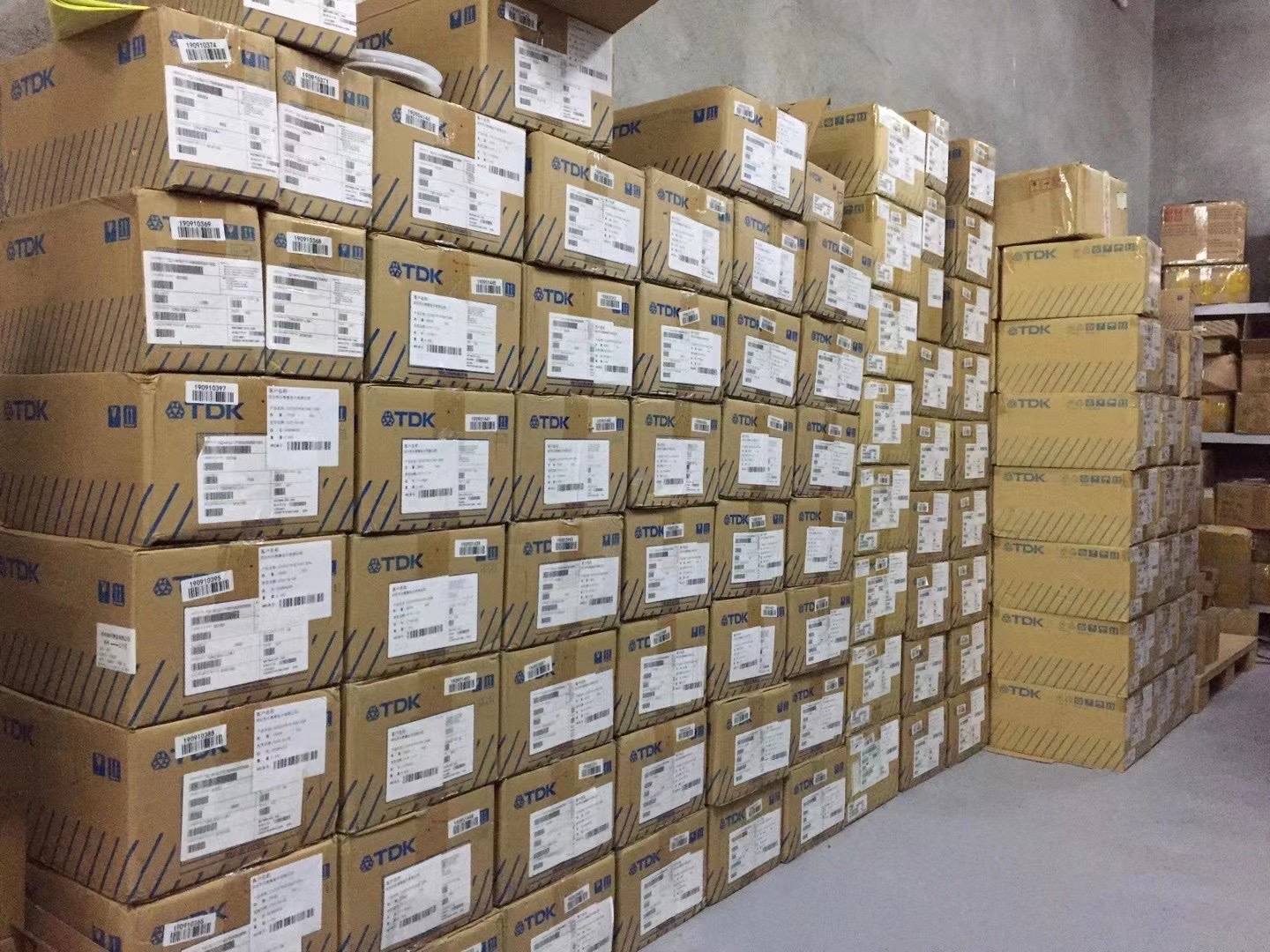 TDK貼片電容C3225X8R1E335K250AE