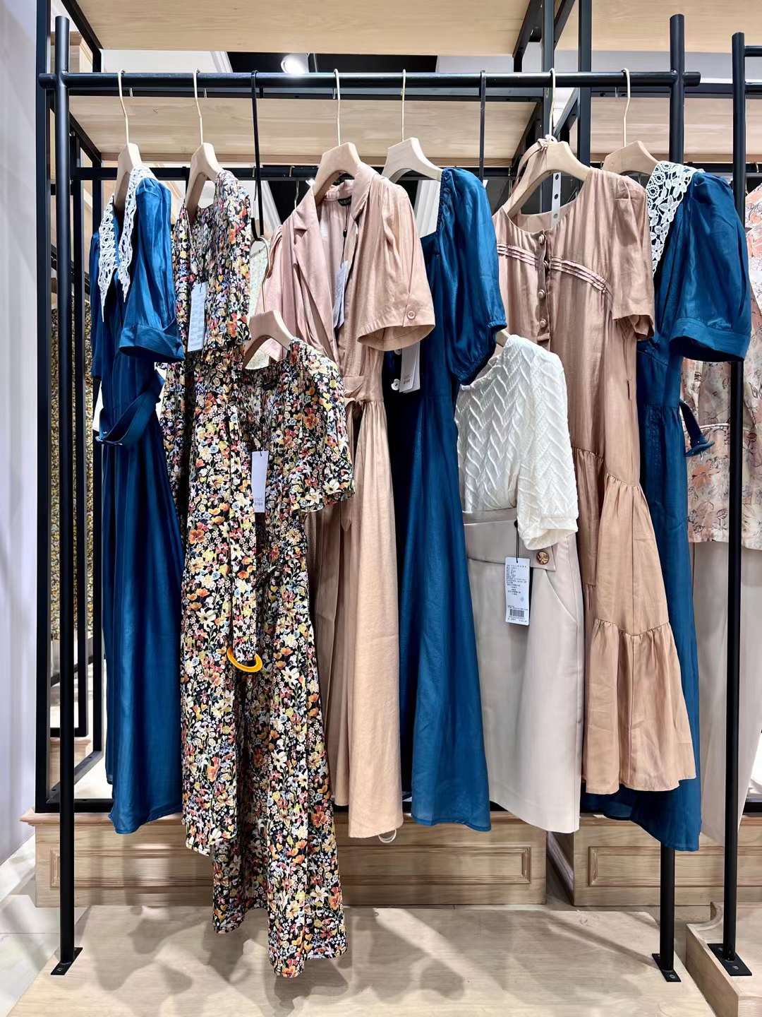 歐莎莉格2023新款正品女裝尾貨庫存批發(fā)直播實體女裝服飾拿貨渠道