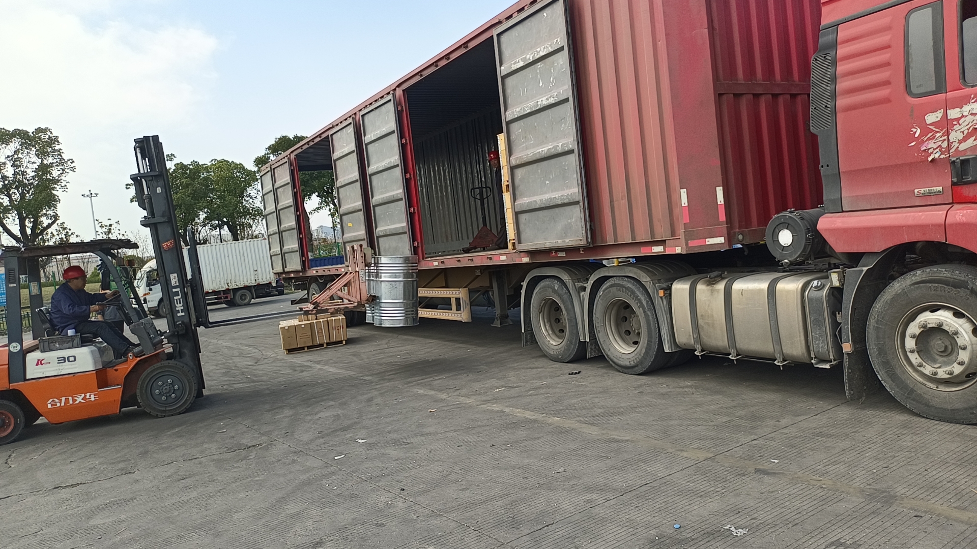 蘇州到怒江香格里拉大件公路 整車零擔 家具物流 轎車托運 危險品專線 化工運輸公司  蘇州往怒江長途直達