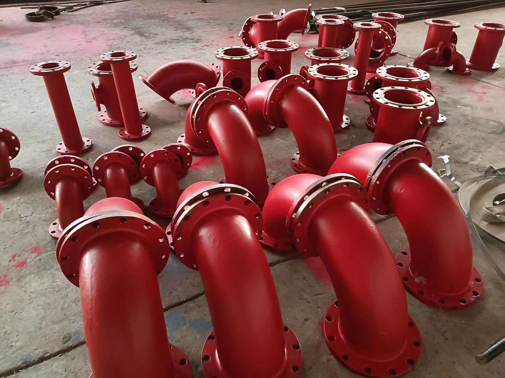 內(nèi)外涂塑鋼管功能與用途（名塑鋼管DN15-200）抗老化壽命長，適合埋地輸水。涂塑鋼管防腐蝕。