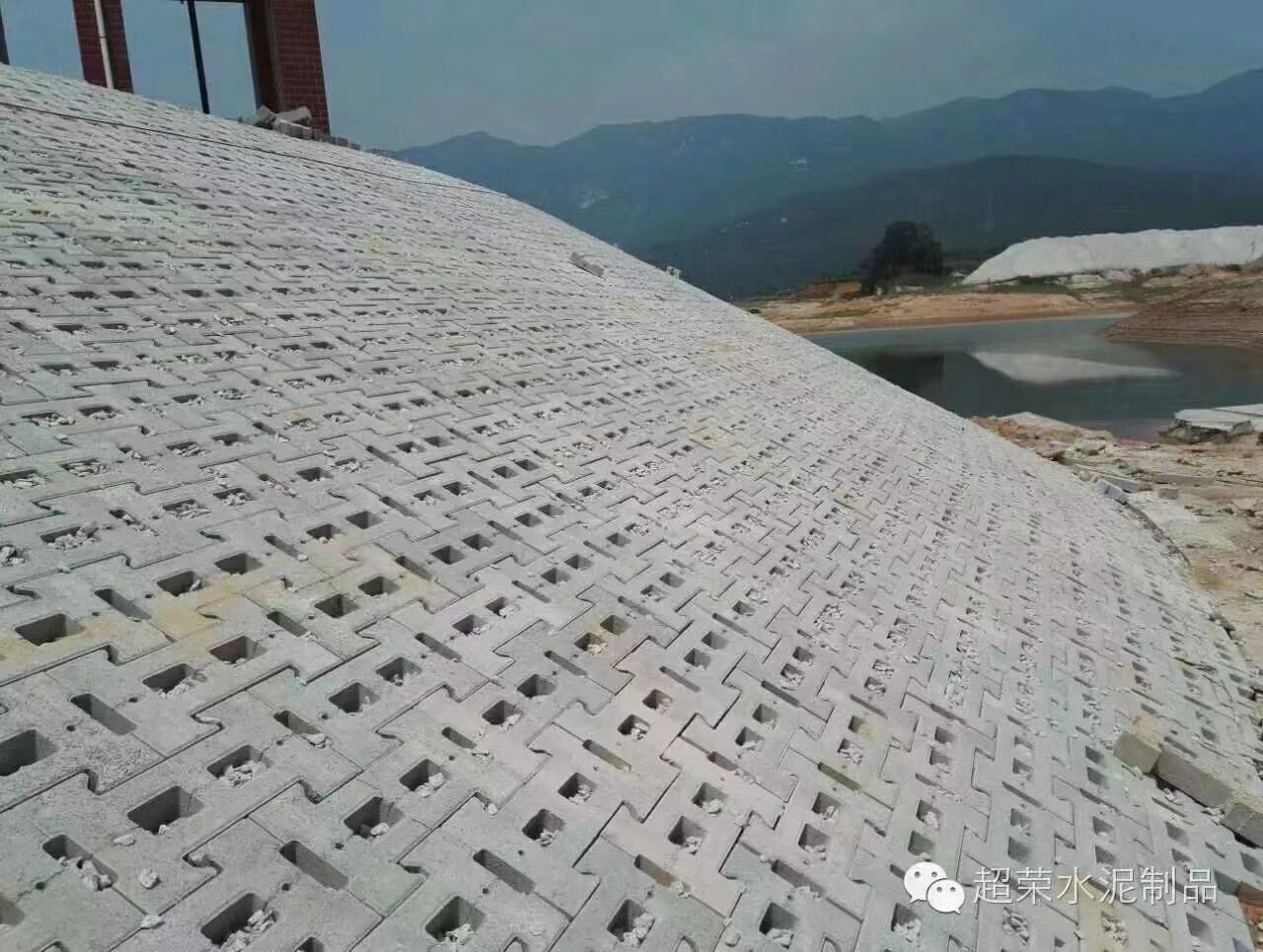 莆田 生態(tài)護(hù)坡磚批發(fā)價(jià)格_ 六角空心透水植草磚供應(yīng)商