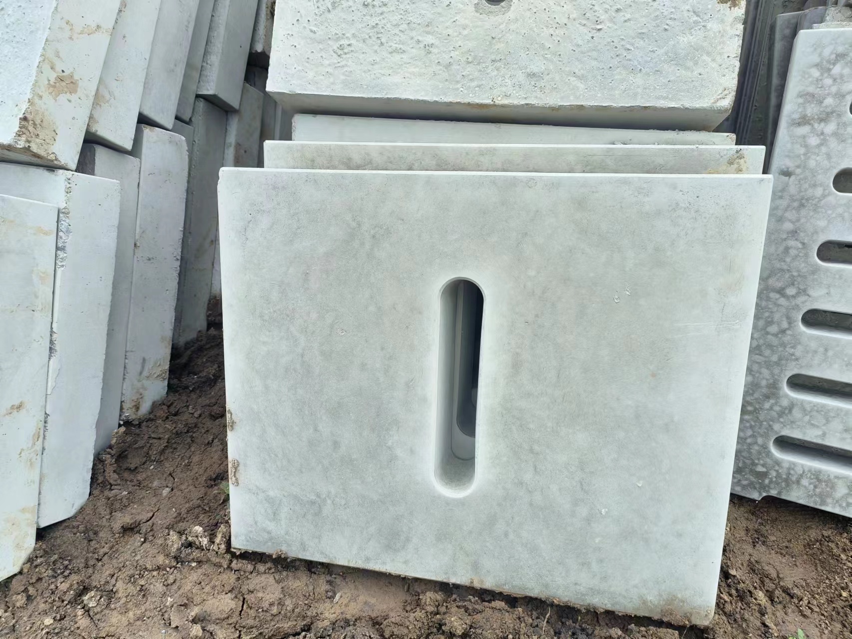 供應白城雨水箅子_混凝土雨水箅子廠家電話_水泥雨箅子批發(fā)報價【長春市景龍水泥制品有限公司】