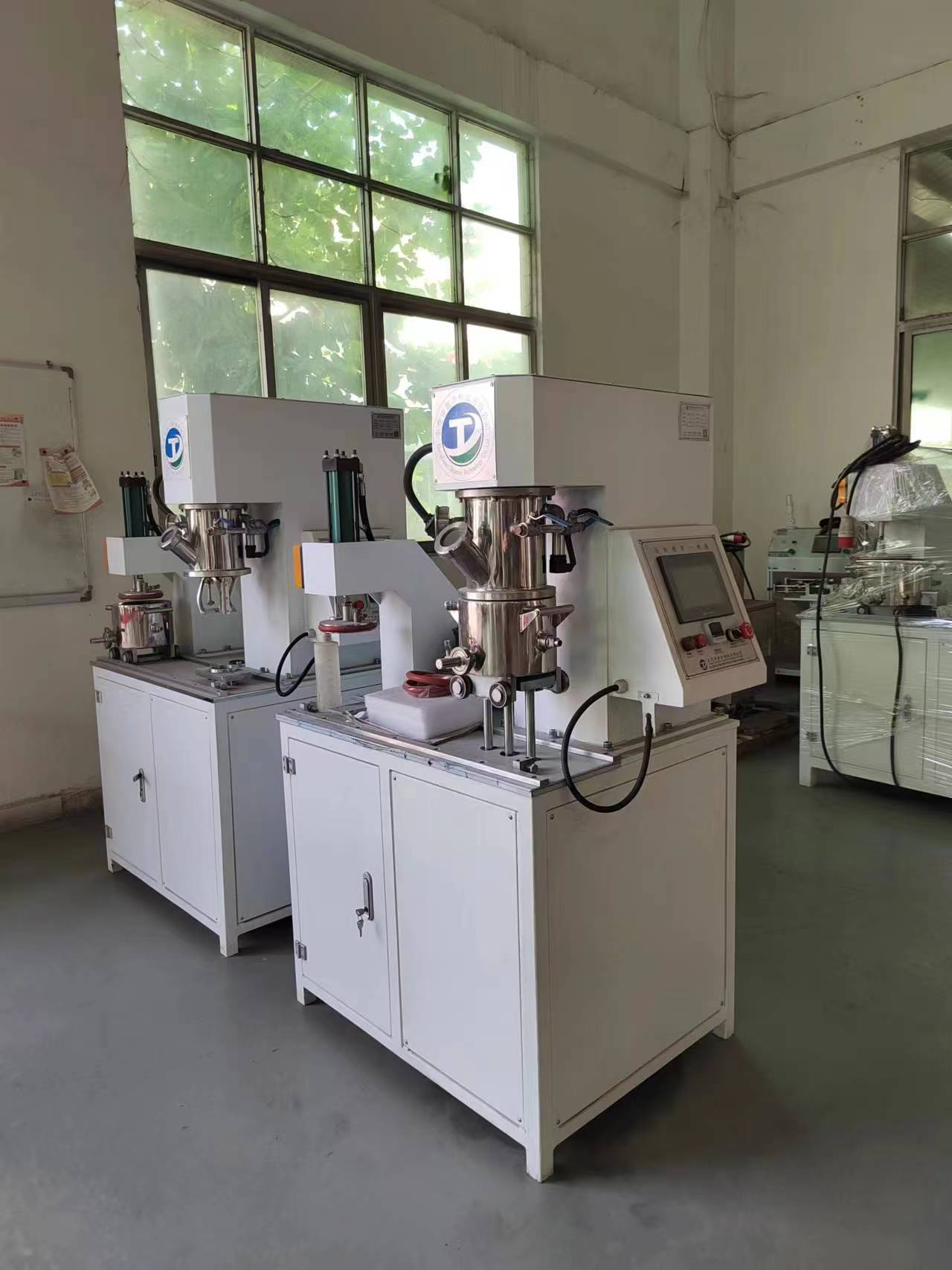 供應(yīng)行星真空攪拌機 50L液體粉體混合機 化工膠水動力混合機