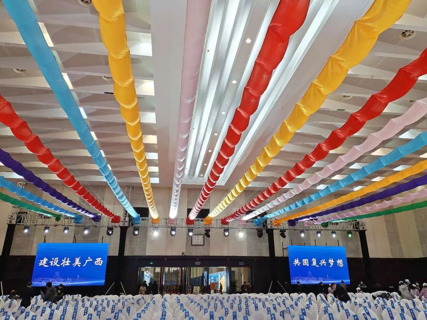 河南周年慶聯(lián)動(dòng)活動(dòng)百米飛天彩虹 彩虹機(jī) 對(duì)講機(jī)出租