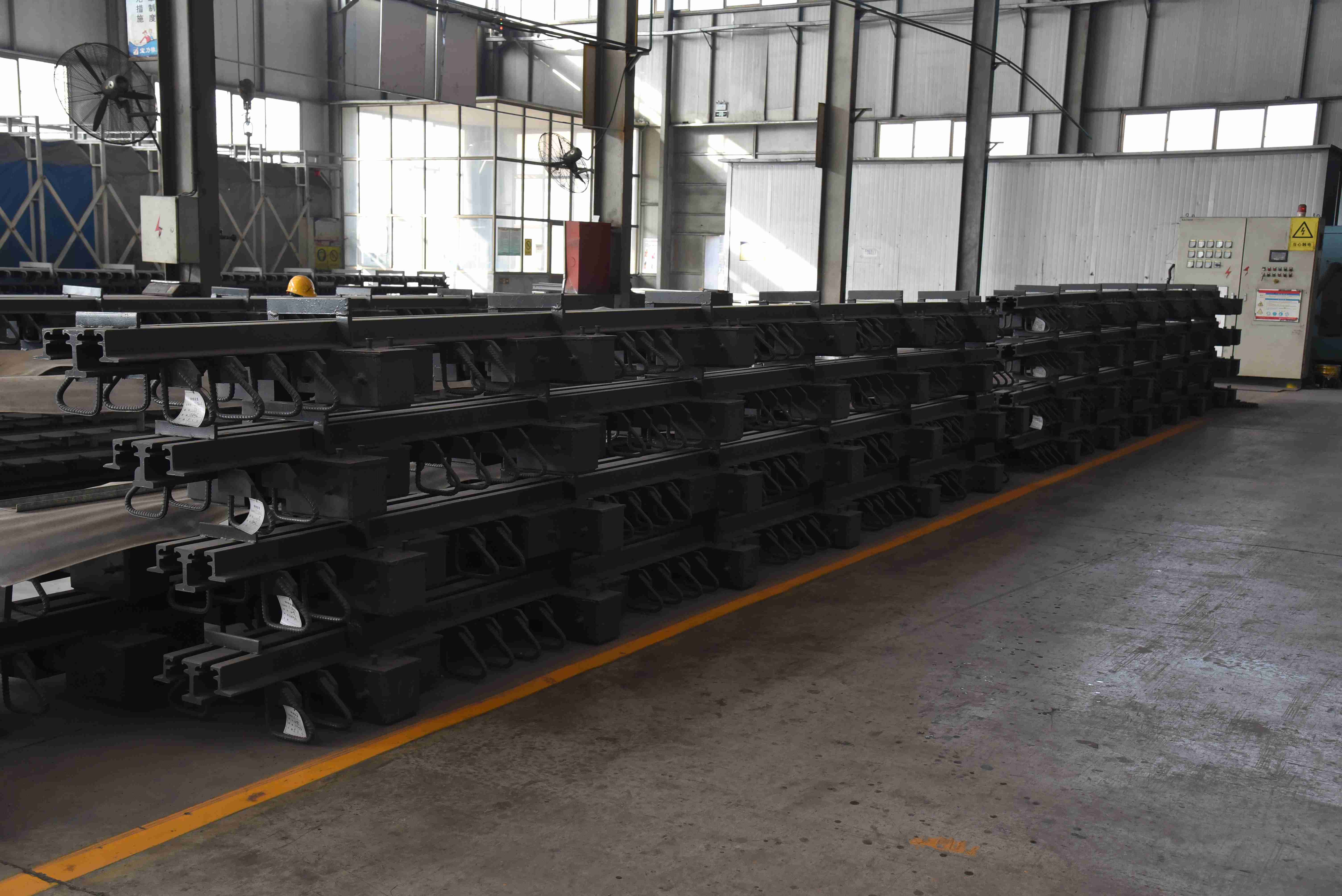 公路橋梁伸縮縫供應(yīng)商 異型鋼梳齒板伸縮縫價(jià)格 毛勒縫廠家