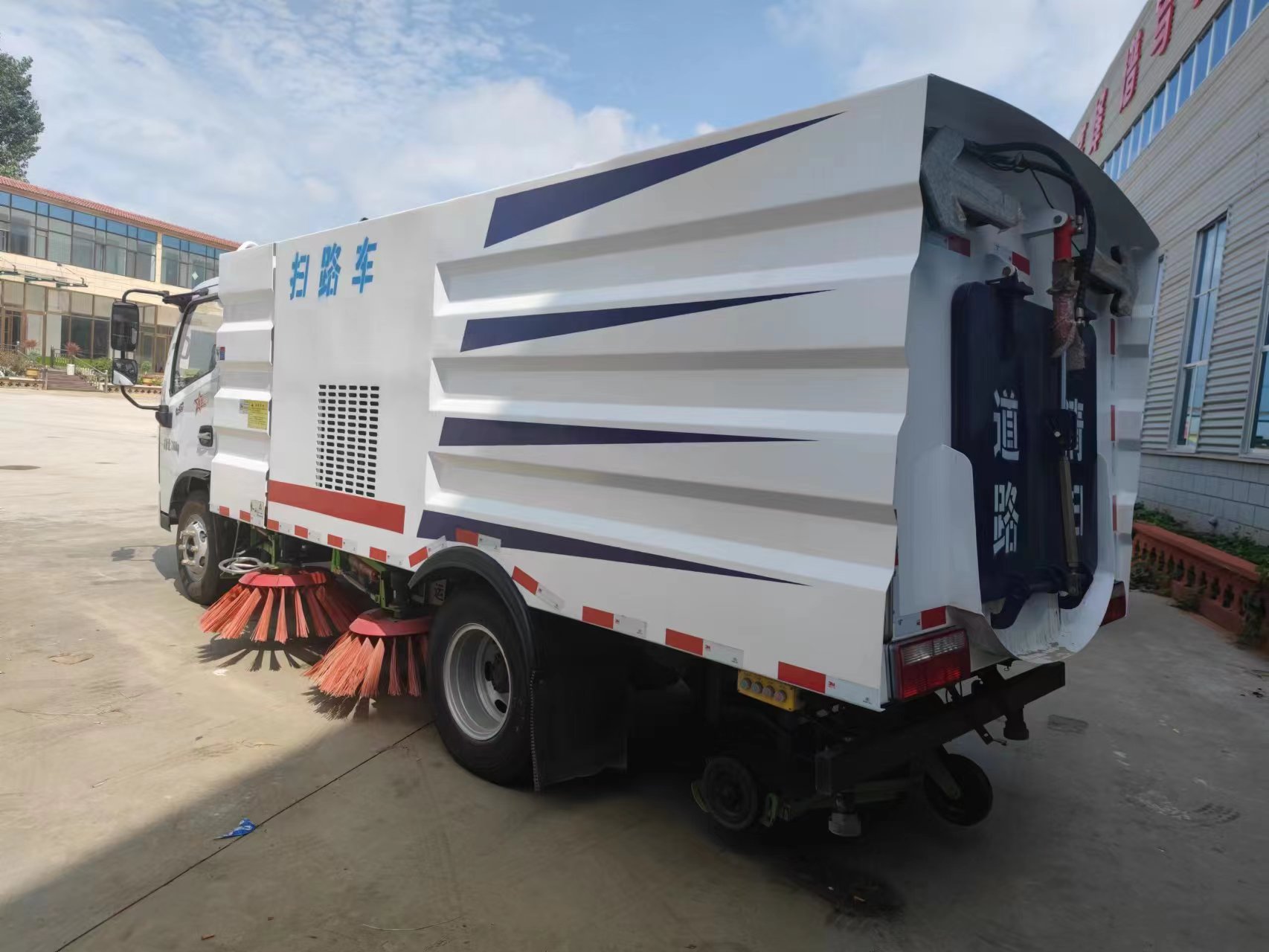 掃路車(chē) 二手掃路車(chē) 電動(dòng)掃路車(chē) 清掃車(chē) 洗掃車(chē)