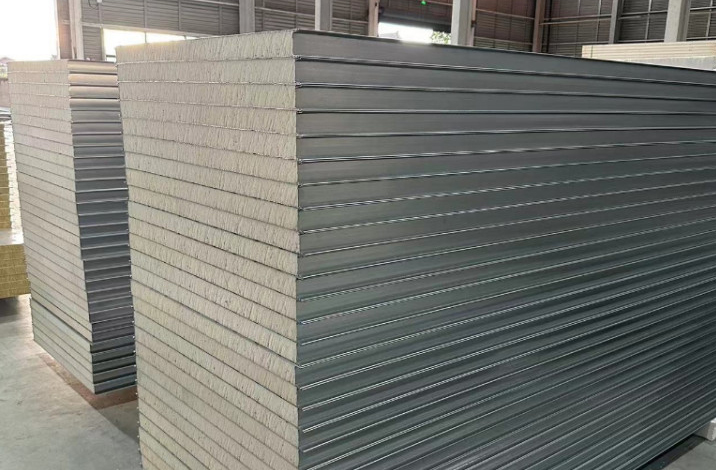 酚醛板機(jī)制彩鋼酚醛夾芯板A1級防火酚醛保溫板建筑隔墻吊頂板材料