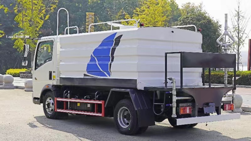 7方重汽藍牌灑水車價格  7方重汽藍牌道路灑水車代理商-道路灑水車-程力汽車公司