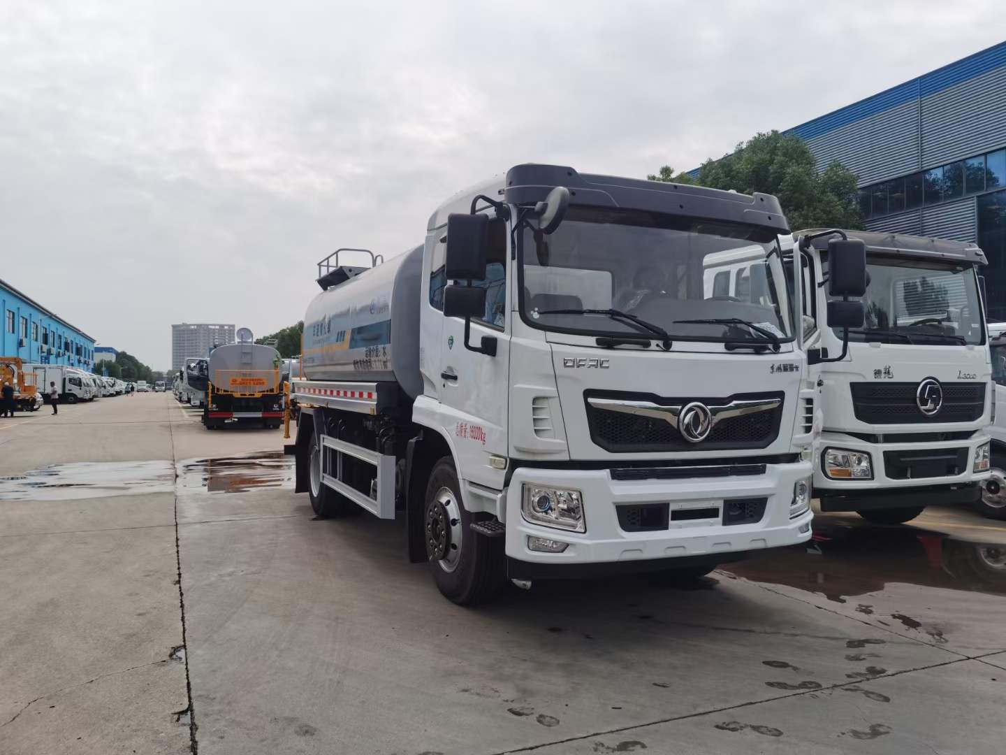 東風(fēng)F9灑水車-霧炮灑水車代理商-霧炮灑水車-程力*汽車公司 (查看)  東風(fēng)F9霧炮灑水車報(bào)價(jià)