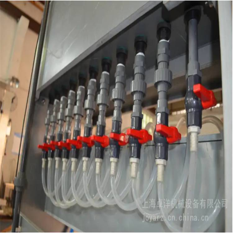 福建重力式液體灌裝機(jī)定制 礦泉水灌裝機(jī)報(bào)價(jià) 香油灌裝機(jī)價(jià)格