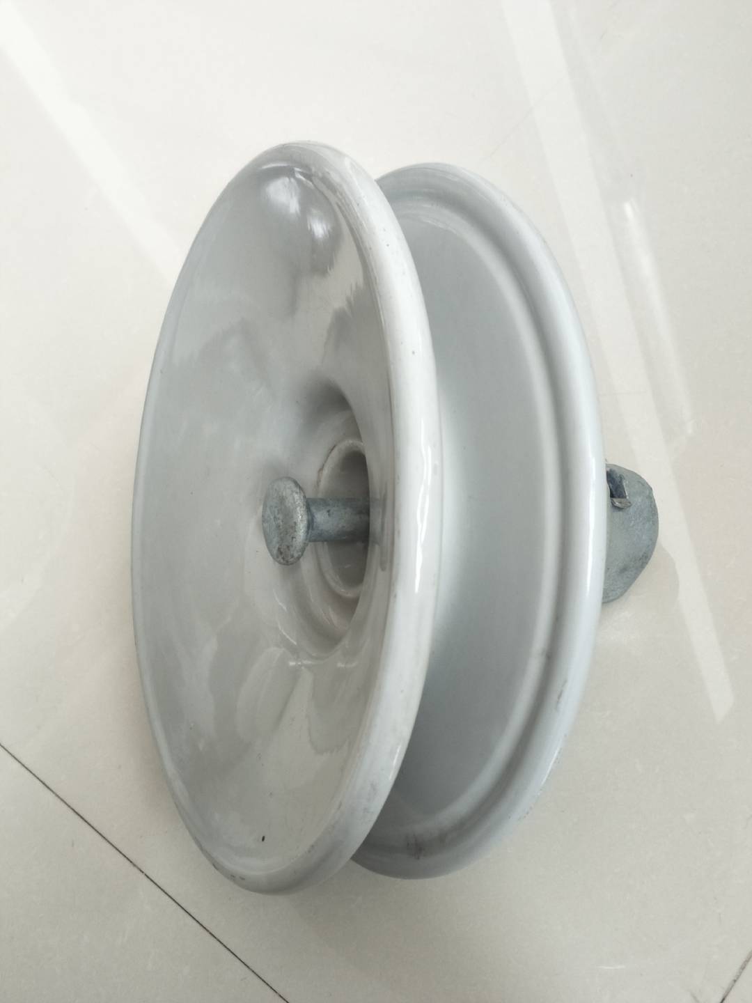 河北盤型懸式瓷絕緣子廠家，批發(fā)，報價【澳興電力器材有限公司】  盤型懸式瓷絕緣子XWP-120