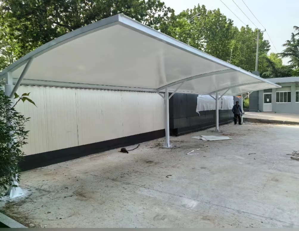 杭州小學(xué)停車棚張拉膜結(jié)構(gòu) 工廠單雙向拉桿式按需定制