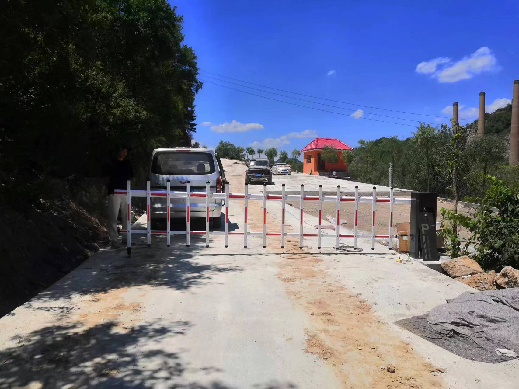 山西省內(nèi)工廠卷簾門，停車場道閘，起落桿安裝維修，百勝品牌質(zhì)量保障
