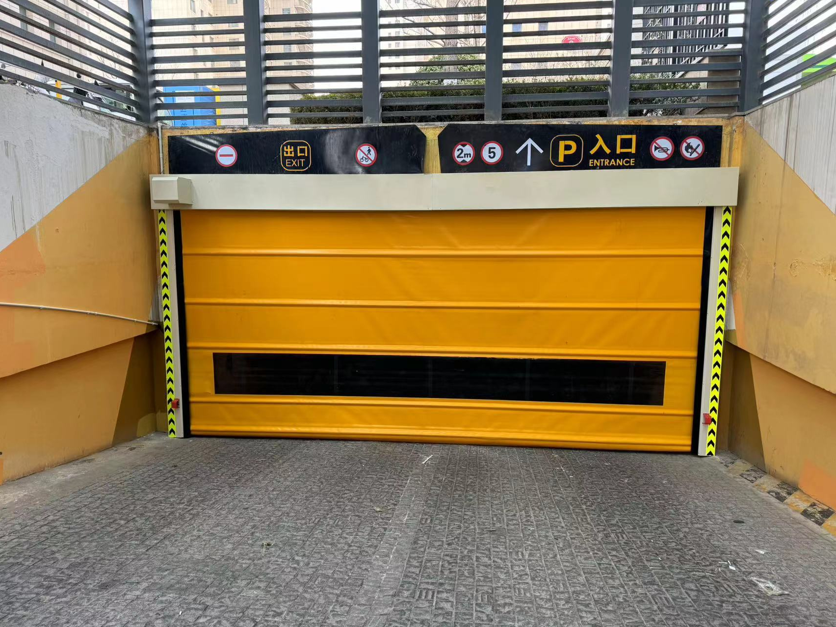 戶外快速堆積門 節(jié)省空間 通行 防水防曬